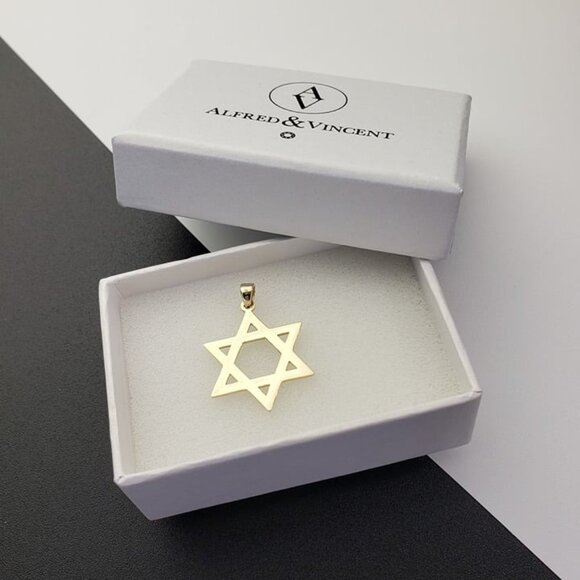 Star of David Magen Jewish Religious Charm Reversible Pendant in 14k Yellow Gold - Picture 2 of 3